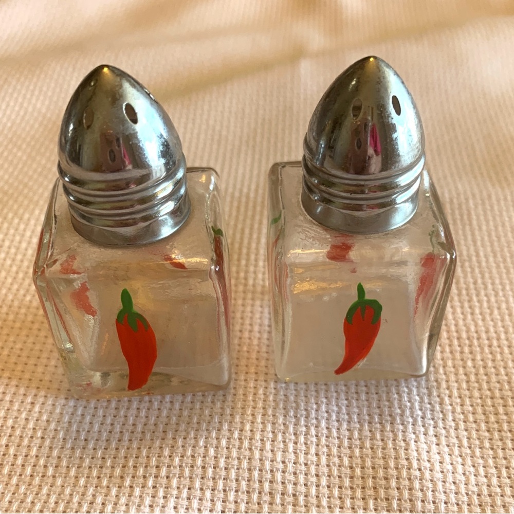 Vintage Handpainted Chili Pepper Glass Salt and Pepper Shakers - Picture 3 of 5